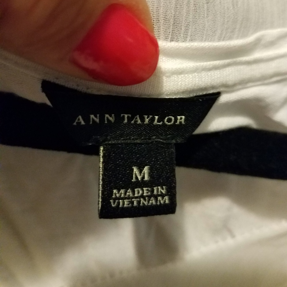 Beautiful blouse - Picture 2 of 3